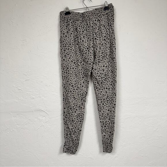 Aritzia Sunday Best Grey Leopard Print Jogger Pants Womens M Casual Cozy Beachy - Picture 7 of 10